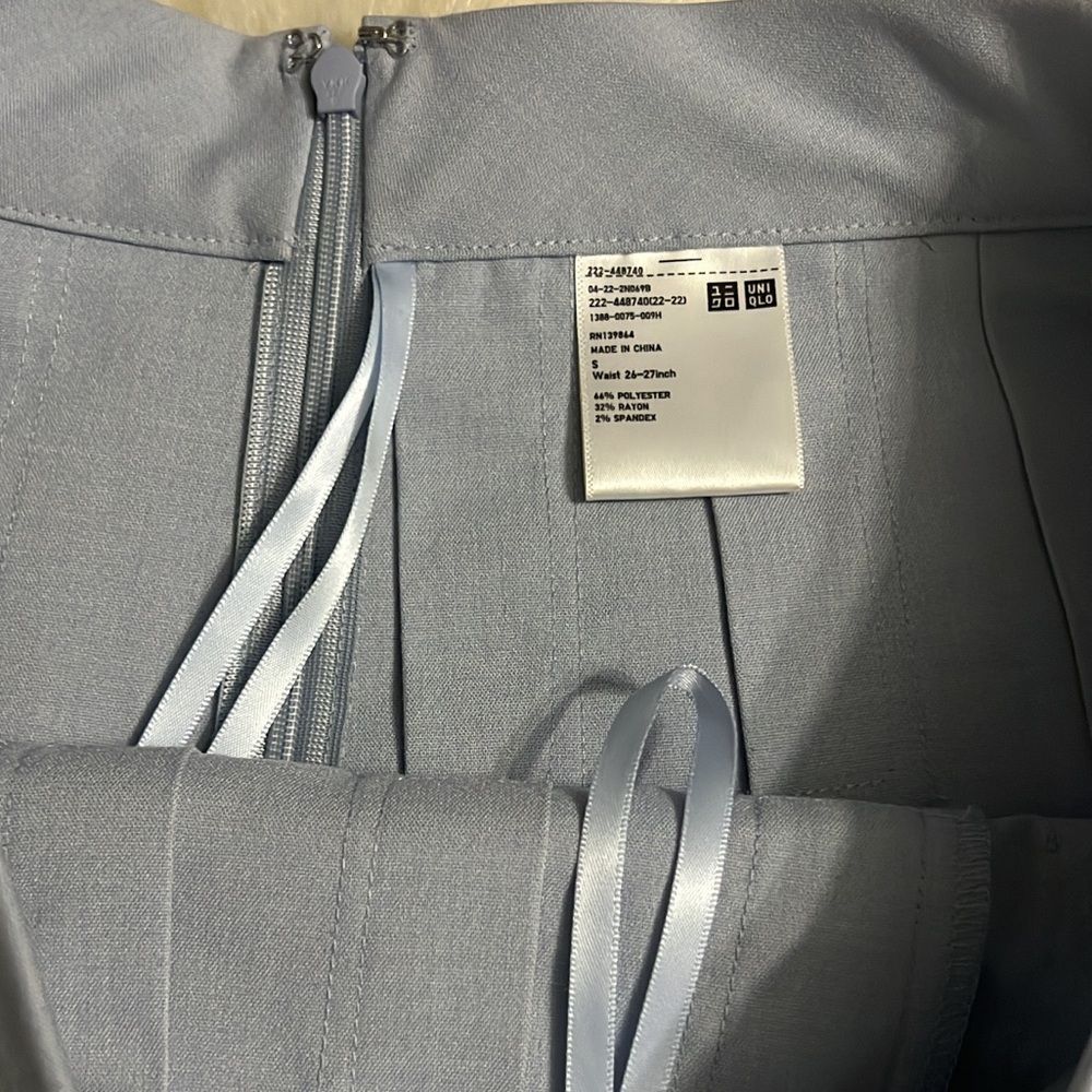 UNIQLO Pleated Skirt - Picture 6 of 6